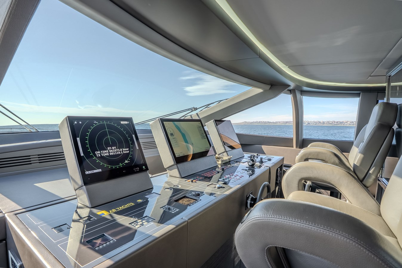 https://arconyachts.ams3.digitaloceanspaces.com/219135/conversions/large_4879837-optimize.jpg