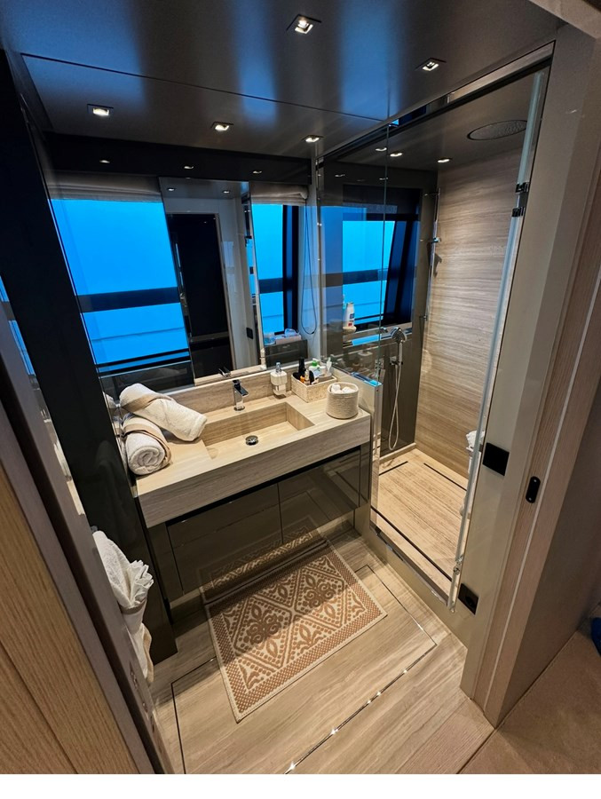 https://arconyachts.ams3.digitaloceanspaces.com/219178/conversions/large_4612487-optimize.jpg