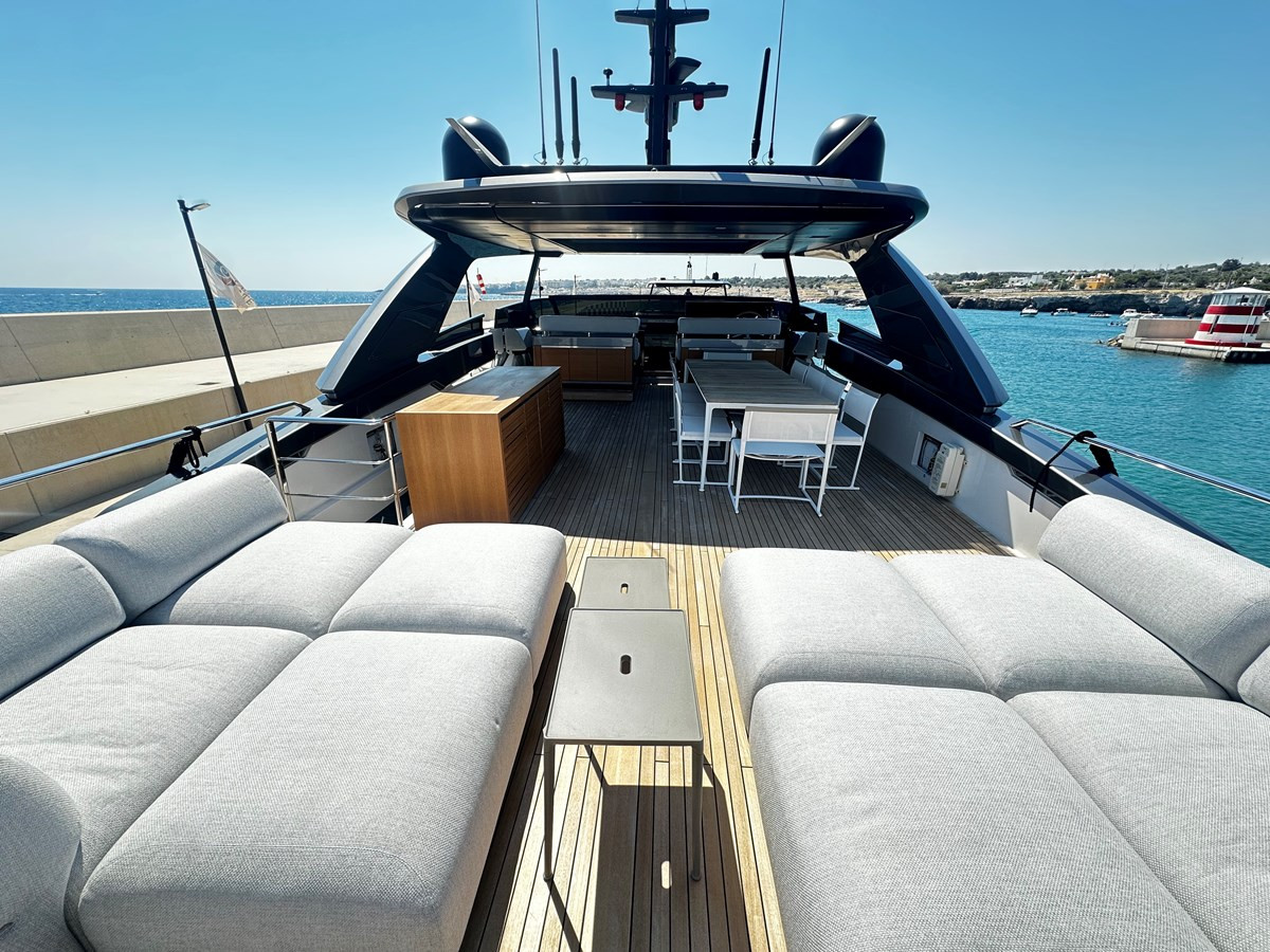 https://arconyachts.ams3.digitaloceanspaces.com/219190/conversions/large_4876282-optimize.jpg