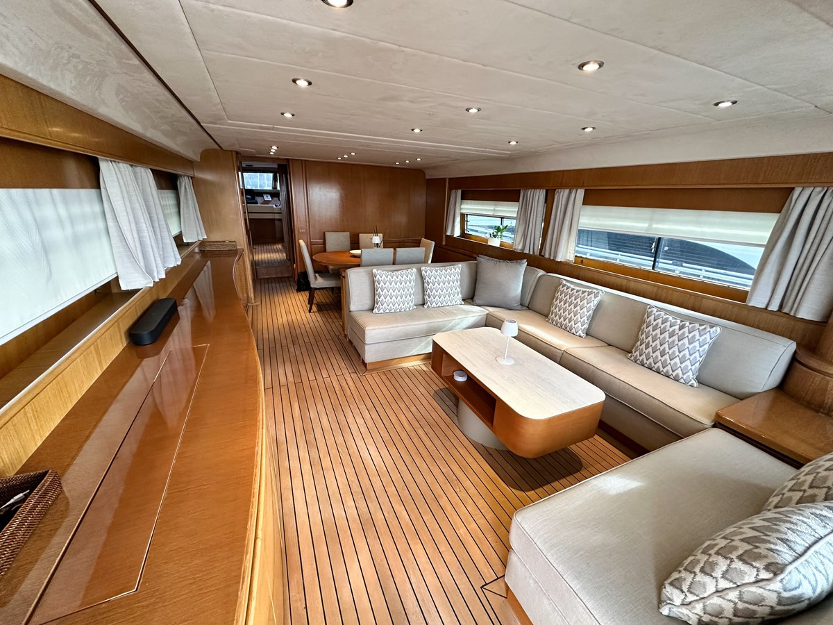 https://arconyachts.ams3.digitaloceanspaces.com/219234/conversions/large_4879974-optimize.jpg