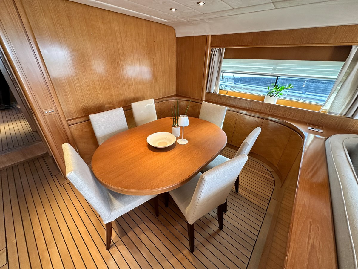 https://arconyachts.ams3.digitaloceanspaces.com/219235/conversions/large_4879975-optimize.jpg