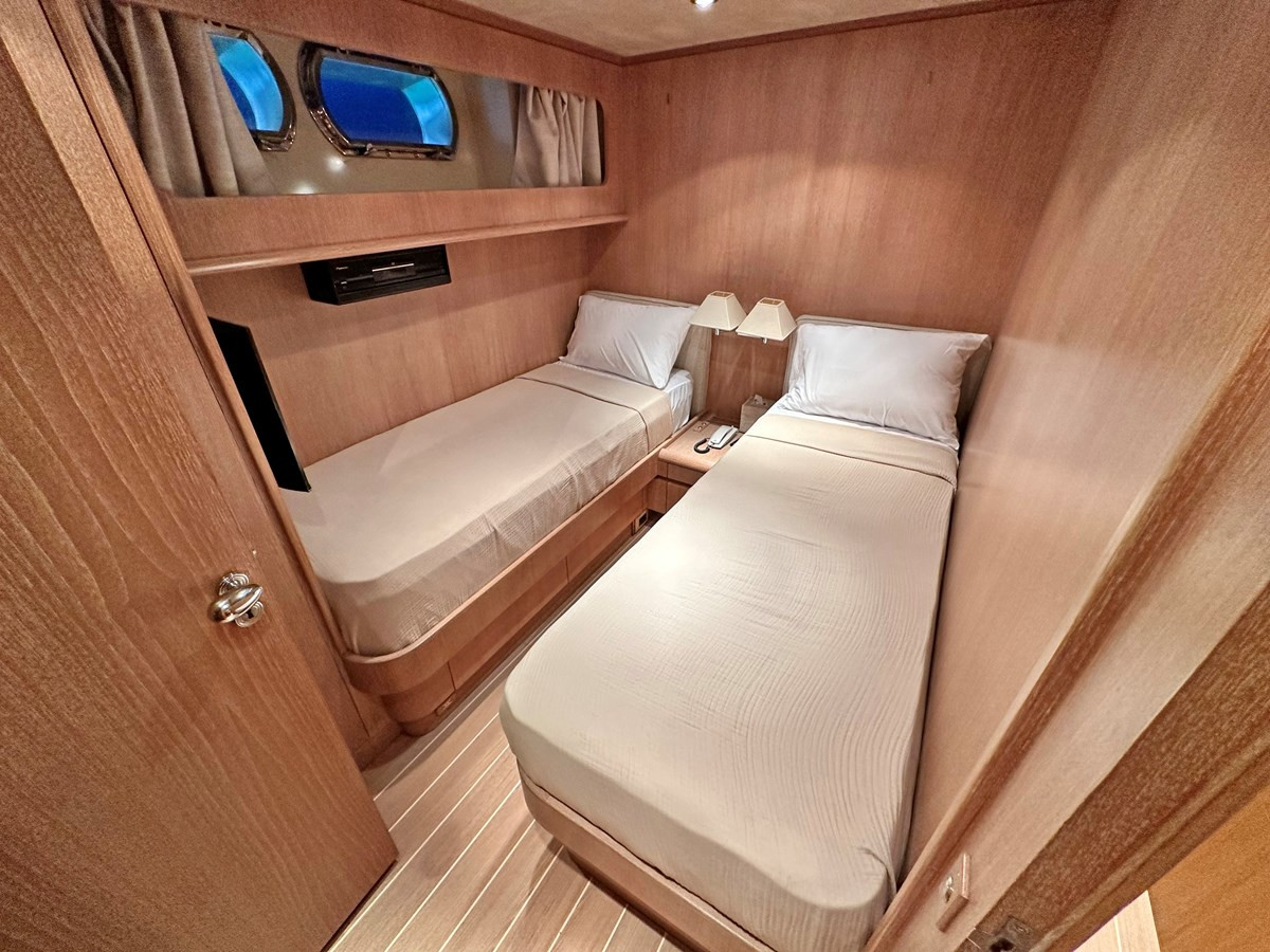 https://arconyachts.ams3.digitaloceanspaces.com/219247/conversions/large_4879986-optimize.jpg