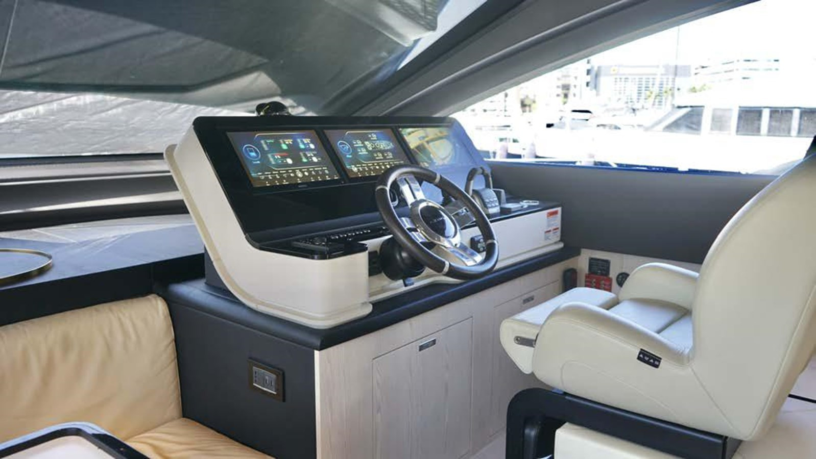 https://arconyachts.ams3.digitaloceanspaces.com/219417/conversions/large_4878123-optimize.jpg