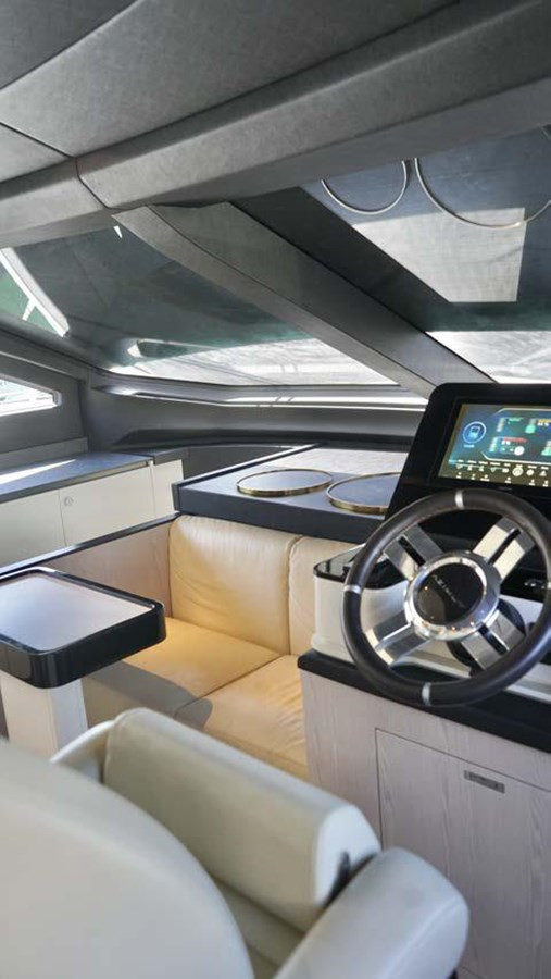 https://arconyachts.ams3.digitaloceanspaces.com/219418/conversions/large_4878124-optimize.jpg