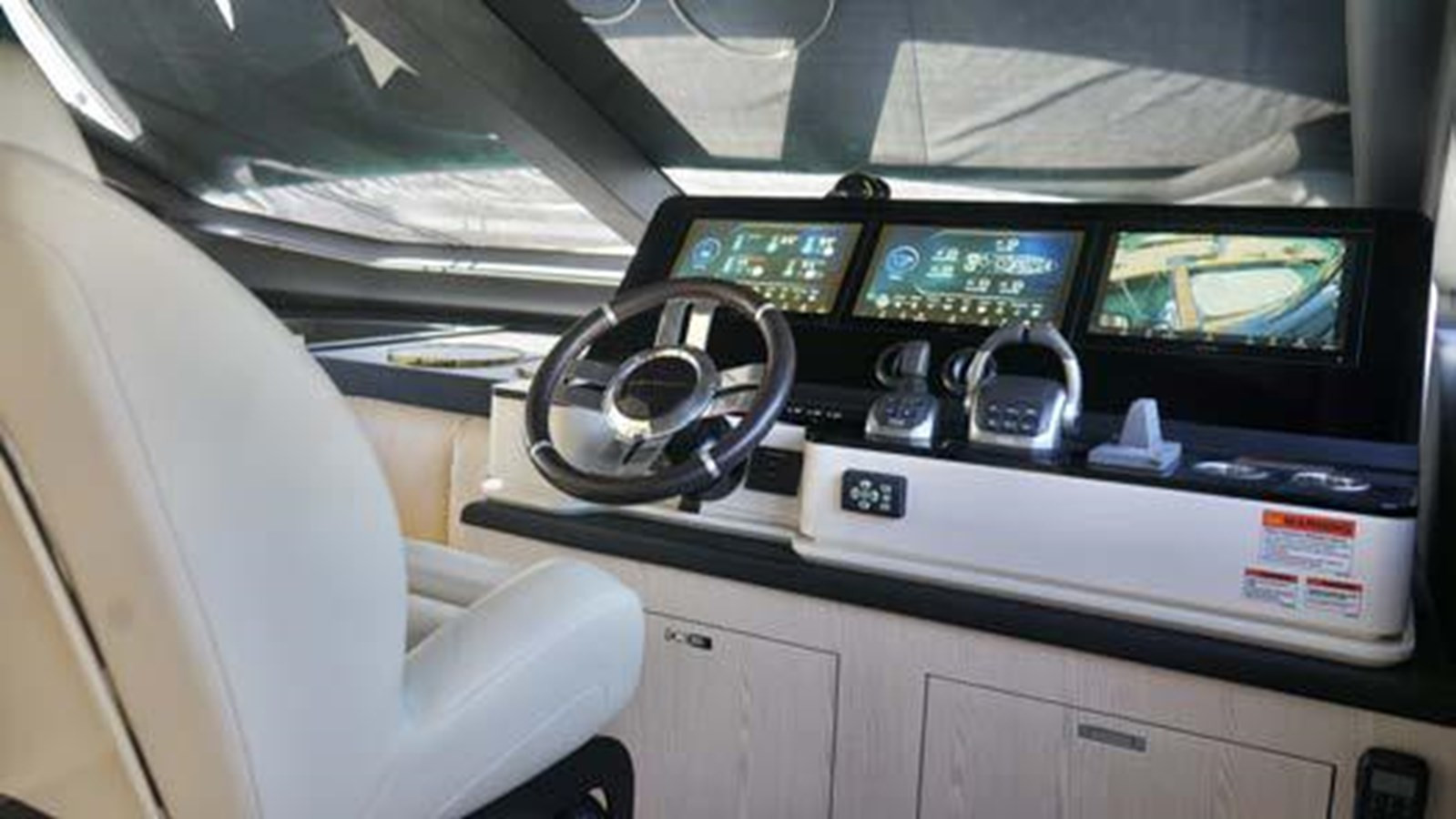 https://arconyachts.ams3.digitaloceanspaces.com/219419/conversions/large_4878125-optimize.jpg