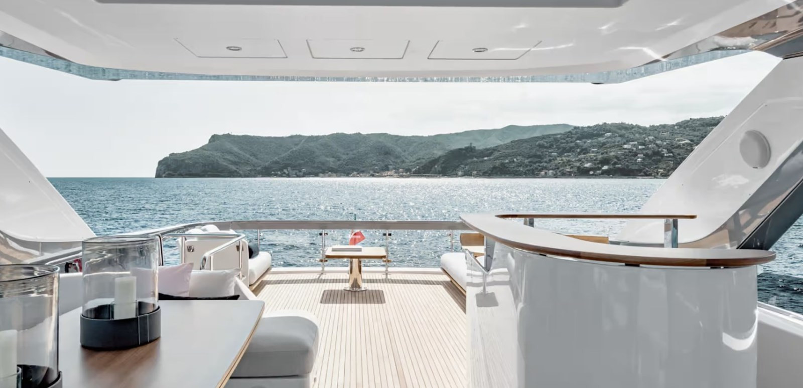 https://arconyachts.ams3.digitaloceanspaces.com/219442/conversions/large_4878148-optimize.jpg