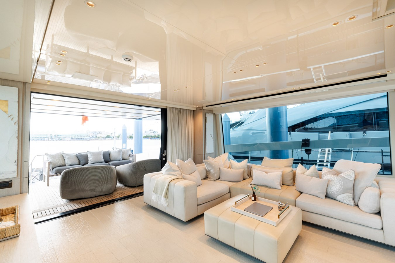 https://arconyachts.ams3.digitaloceanspaces.com/219501/conversions/large_4879298-optimize.jpg