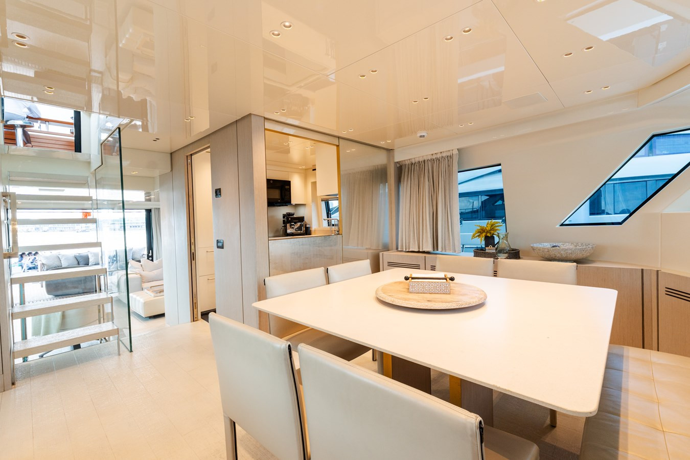 https://arconyachts.ams3.digitaloceanspaces.com/219507/conversions/large_4879300-optimize.jpg