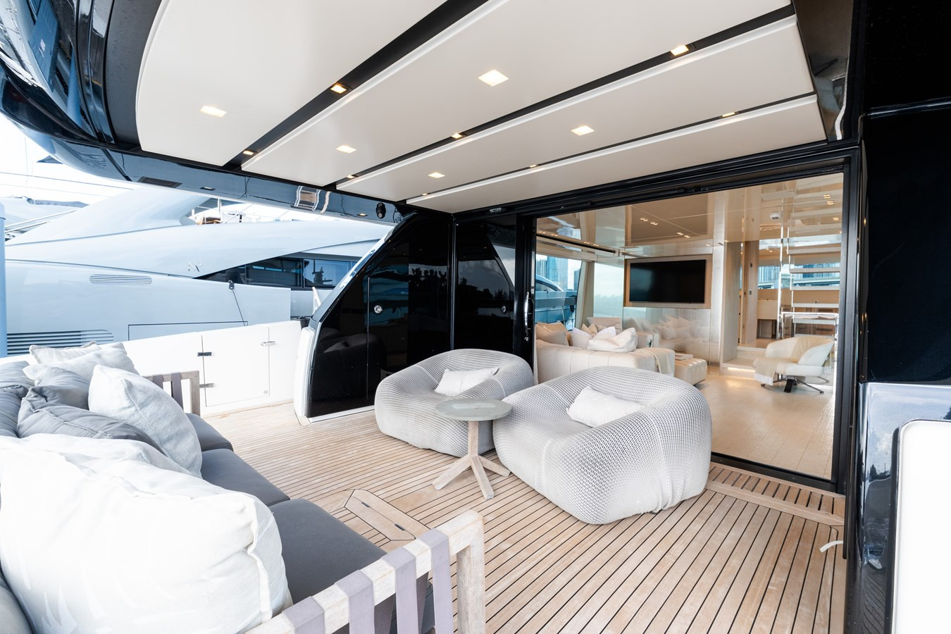 https://arconyachts.ams3.digitaloceanspaces.com/219533/conversions/large_4879279-optimize.jpg