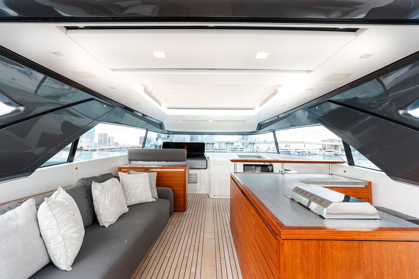 https://arconyachts.ams3.digitaloceanspaces.com/219541/conversions/large_4879289-optimize.jpg