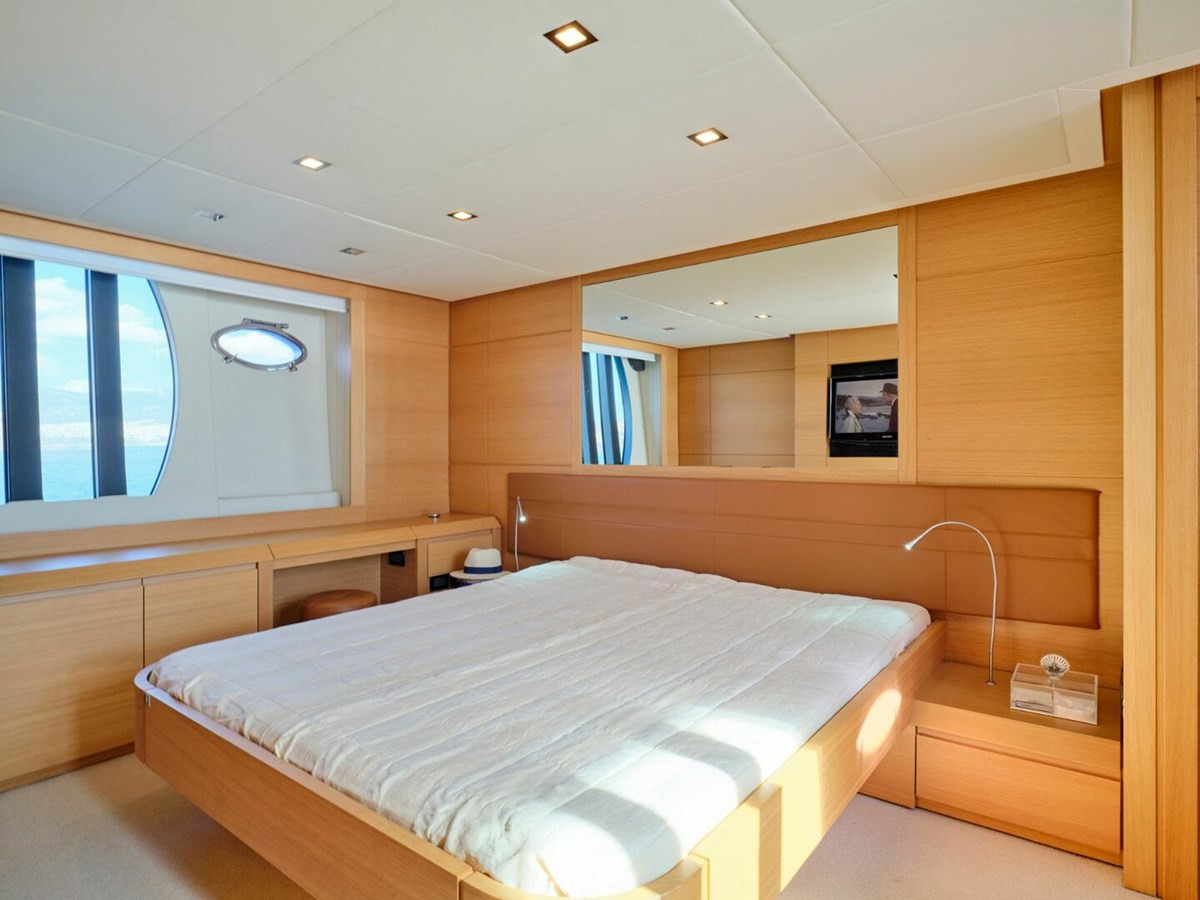 https://arconyachts.ams3.digitaloceanspaces.com/219759/conversions/large_4878090-optimize.jpg