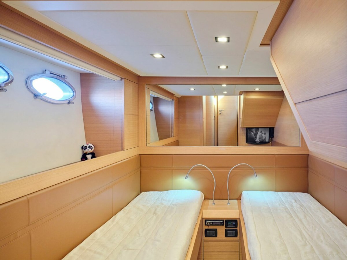 https://arconyachts.ams3.digitaloceanspaces.com/219769/conversions/large_4878082-optimize.jpg