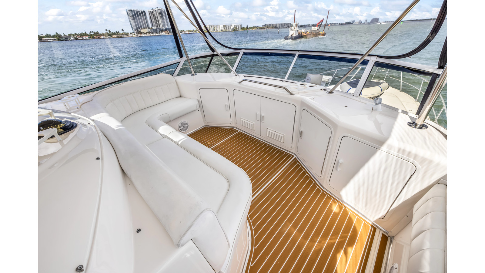 https://arconyachts.ams3.digitaloceanspaces.com/220045/conversions/large_4877623-optimize.jpg