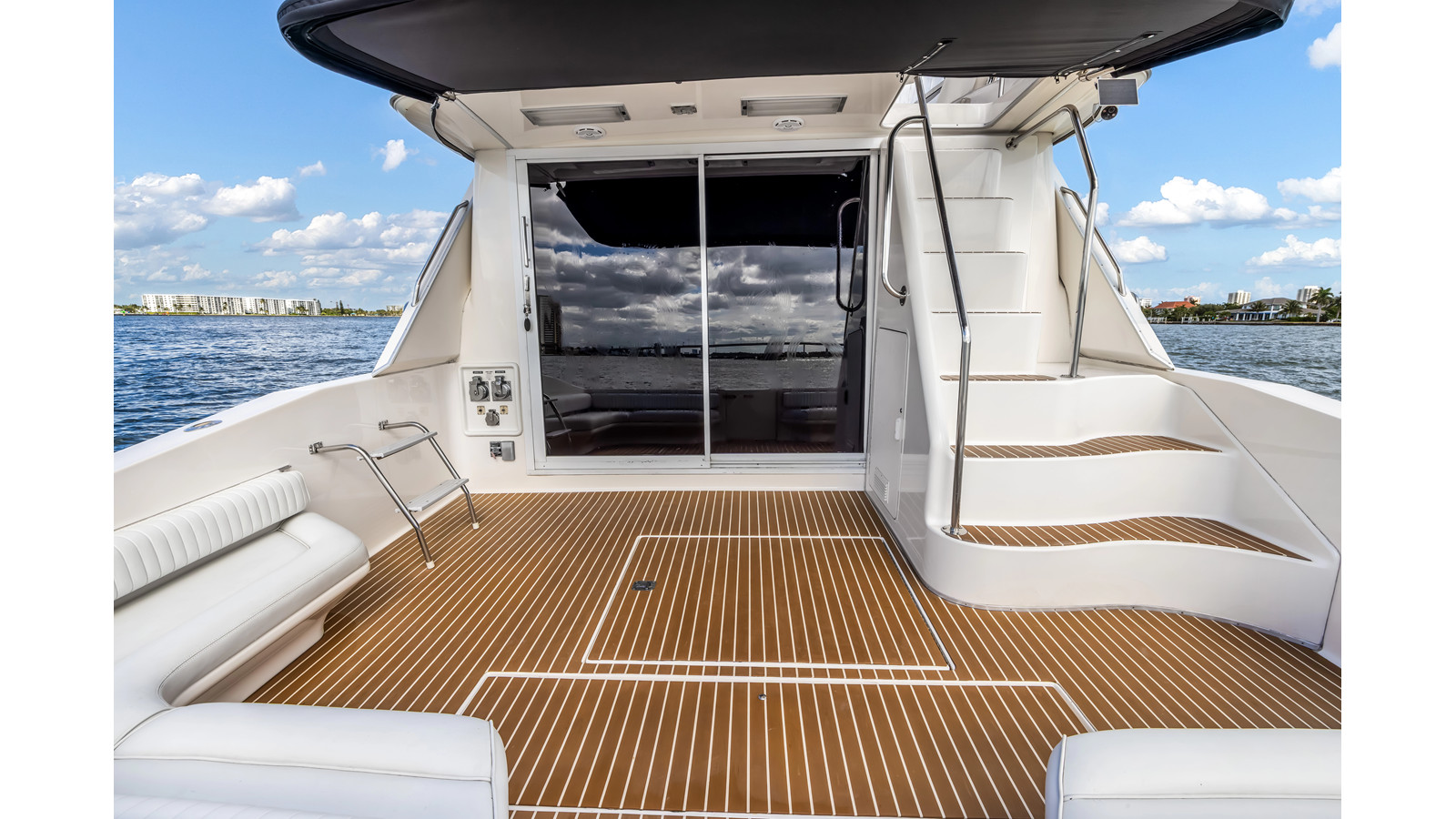 https://arconyachts.ams3.digitaloceanspaces.com/220048/conversions/large_4877626-optimize.jpg