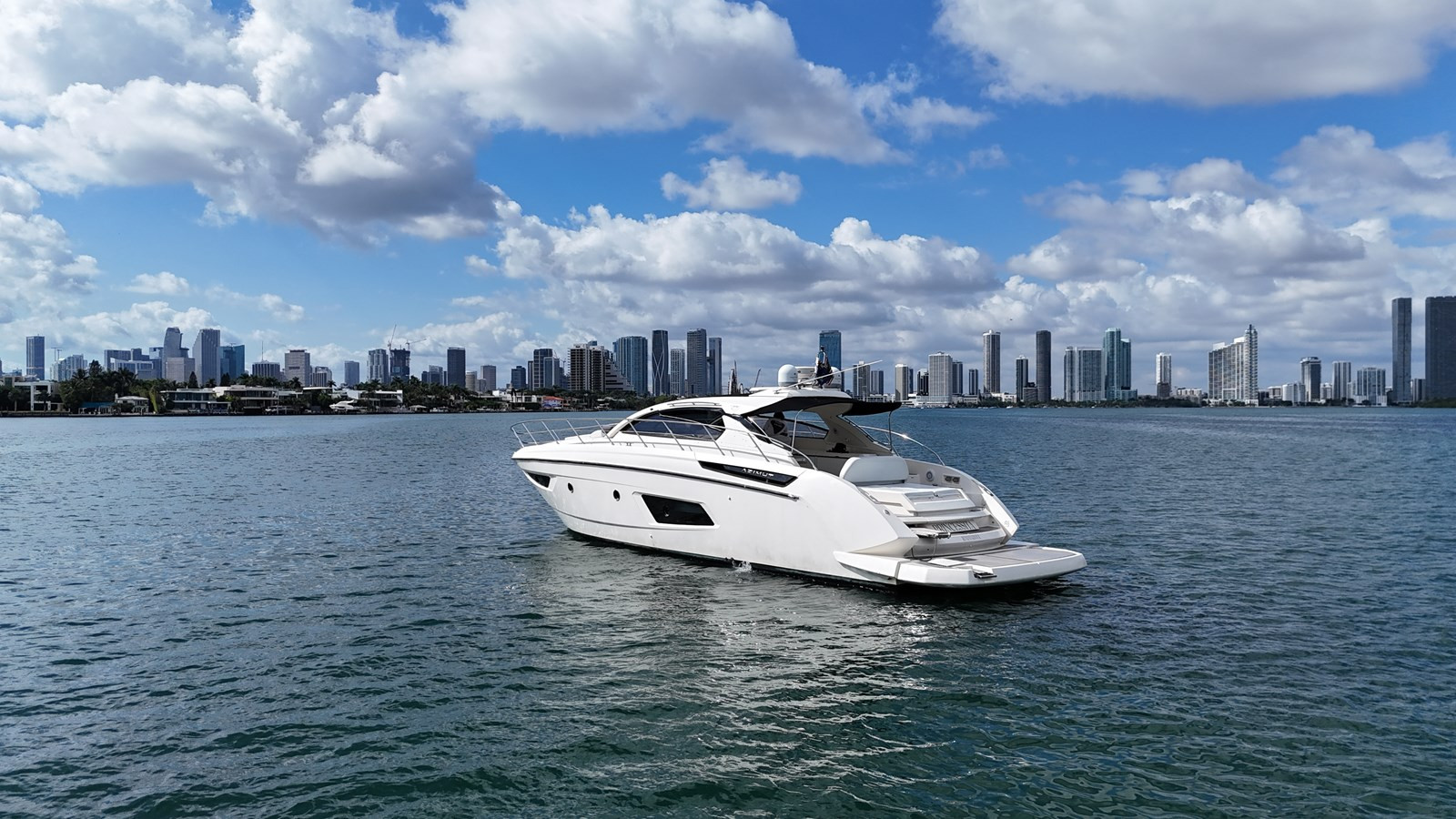 https://arconyachts.ams3.digitaloceanspaces.com/220155/conversions/large_4879079-optimize.jpg