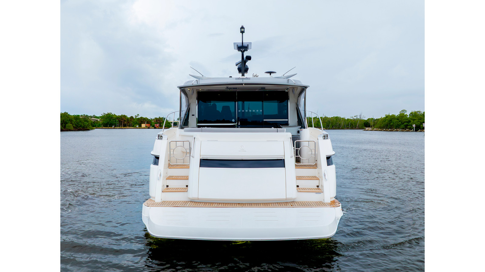 https://arconyachts.ams3.digitaloceanspaces.com/220225/conversions/large_4879559-optimize.jpg