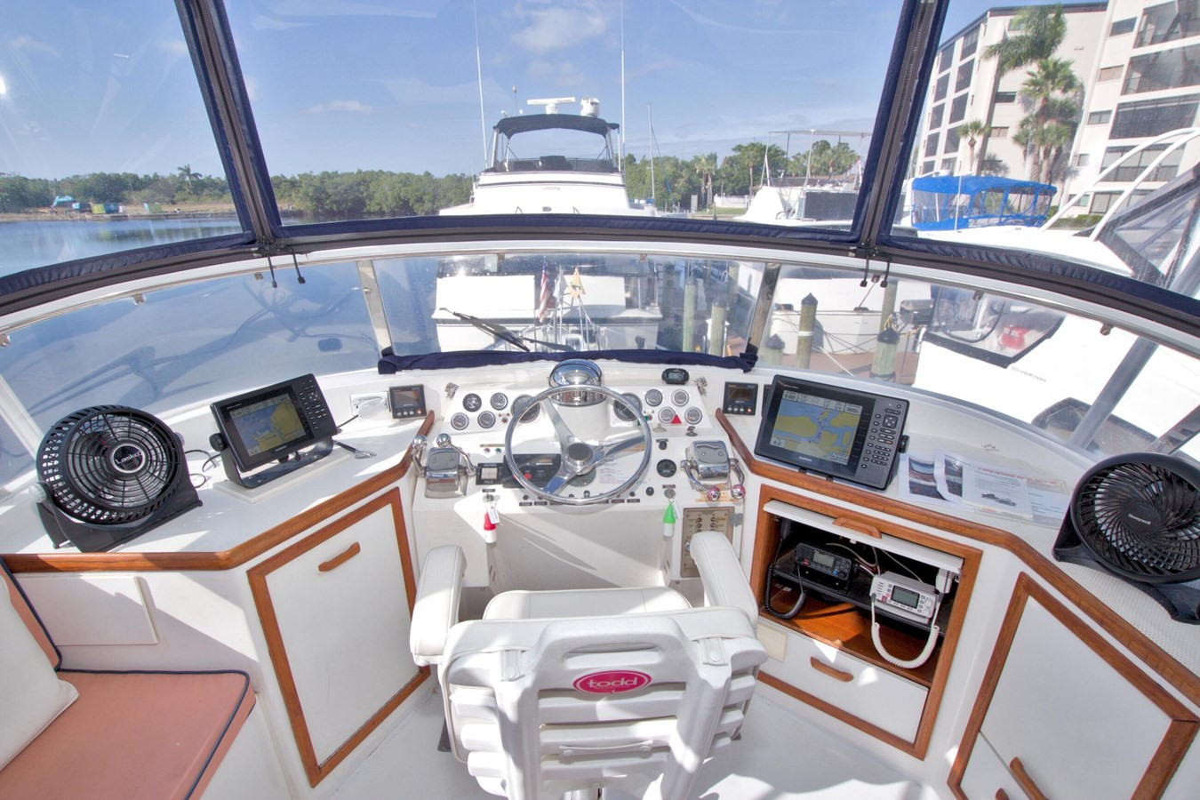 https://arconyachts.ams3.digitaloceanspaces.com/220261/conversions/large_4881218-optimize.jpg