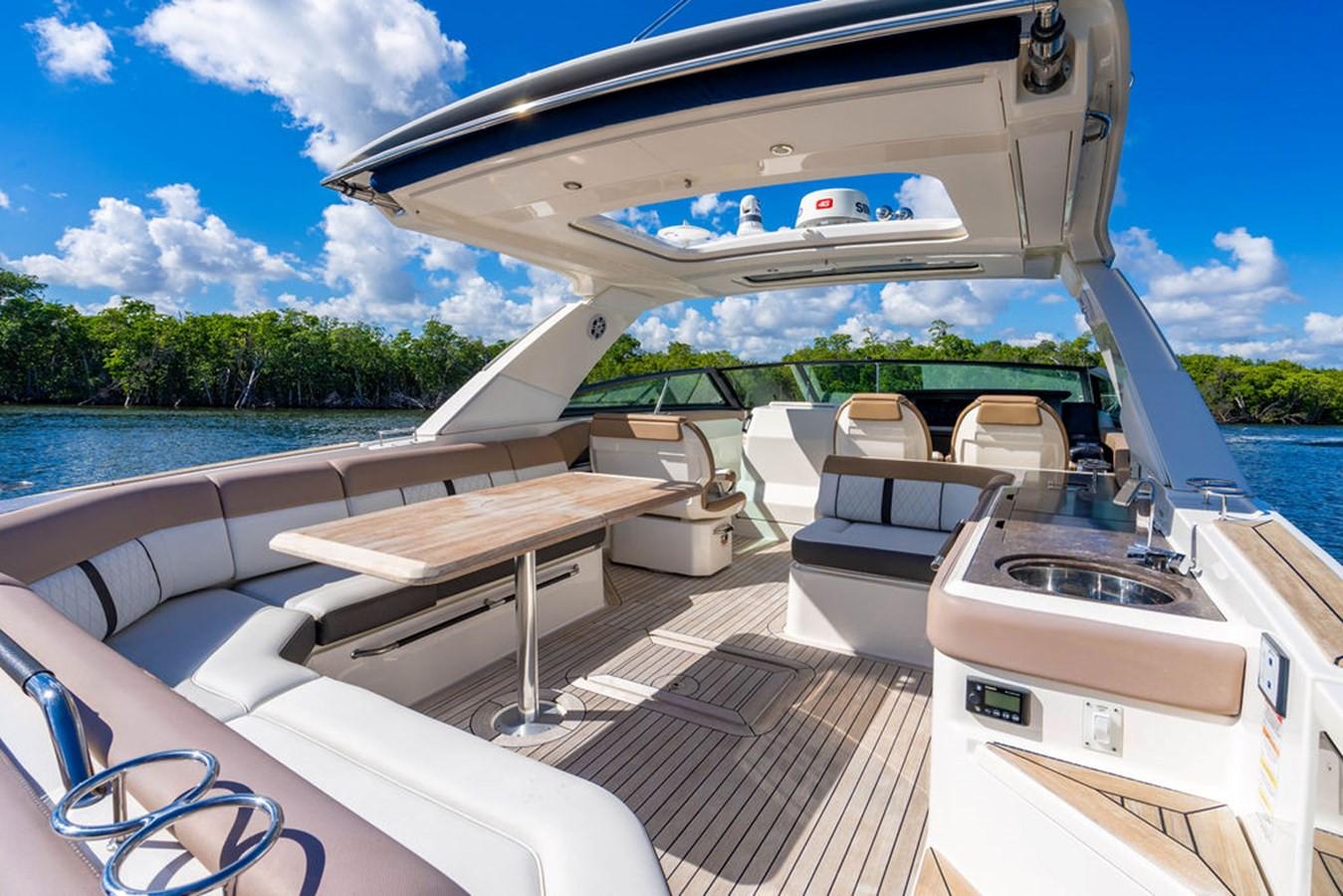 https://arconyachts.ams3.digitaloceanspaces.com/220338/conversions/large_4879194-optimize.jpg