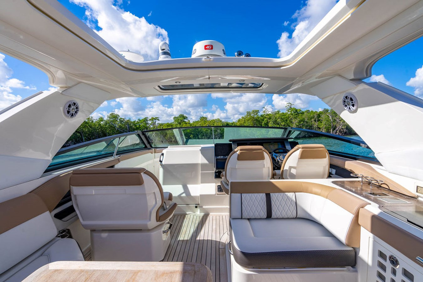 https://arconyachts.ams3.digitaloceanspaces.com/220340/conversions/large_4879196-optimize.jpg