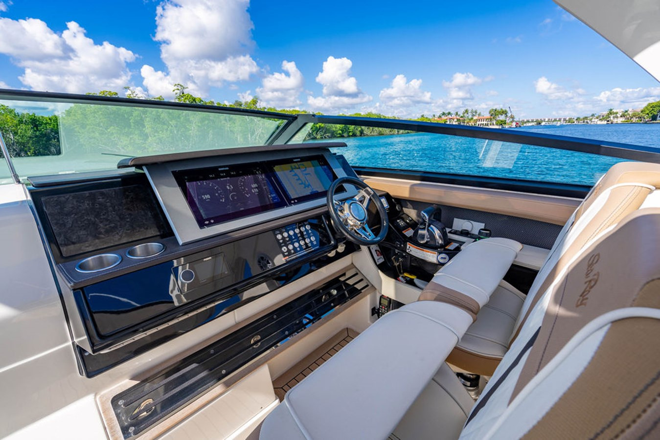 https://arconyachts.ams3.digitaloceanspaces.com/220341/conversions/large_4879197-optimize.jpg