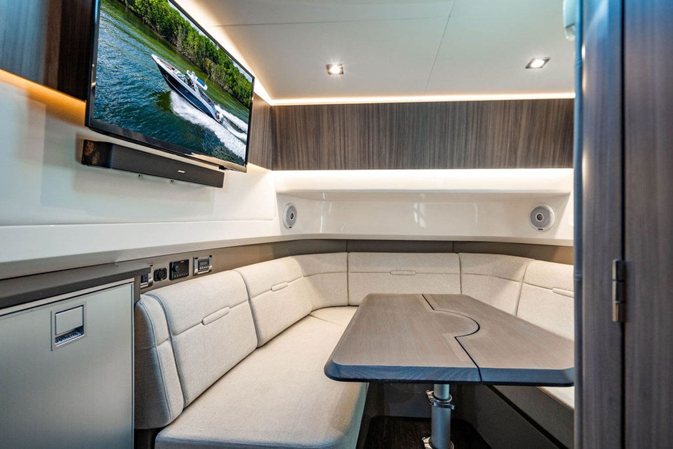 https://arconyachts.ams3.digitaloceanspaces.com/220349/conversions/large_4879205-optimize.jpg