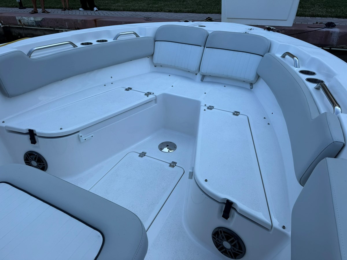 https://arconyachts.ams3.digitaloceanspaces.com/220501/conversions/large_4880495-optimize.jpg