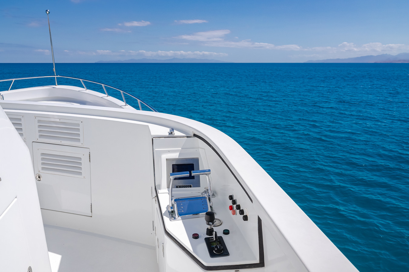 https://arconyachts.ams3.digitaloceanspaces.com/220595/conversions/large_4879702-optimize.jpg