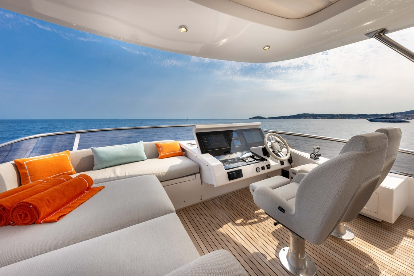 https://arconyachts.ams3.digitaloceanspaces.com/220652/conversions/large_4880823-optimize.jpg