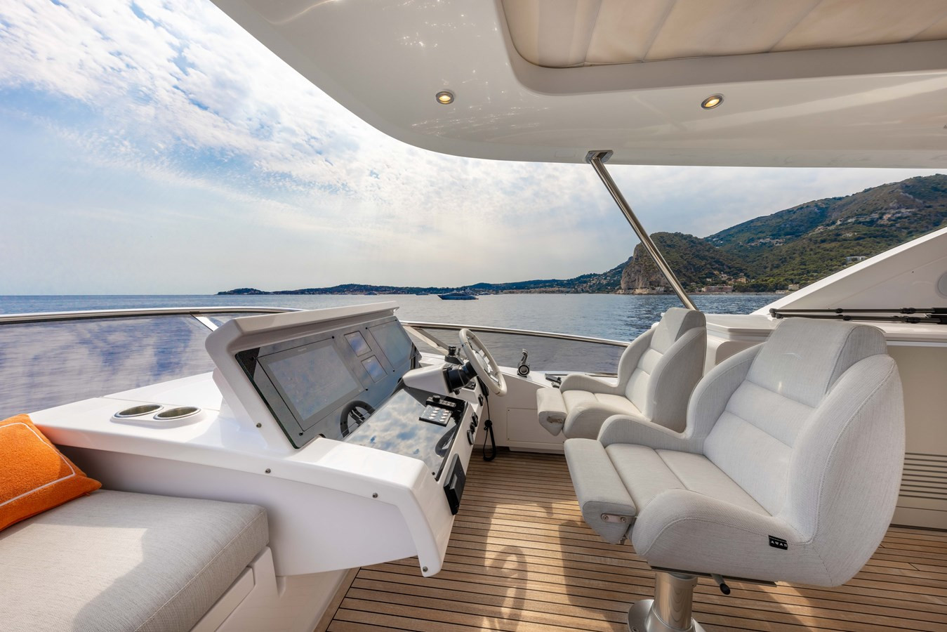 https://arconyachts.ams3.digitaloceanspaces.com/220653/conversions/large_4880824-optimize.jpg