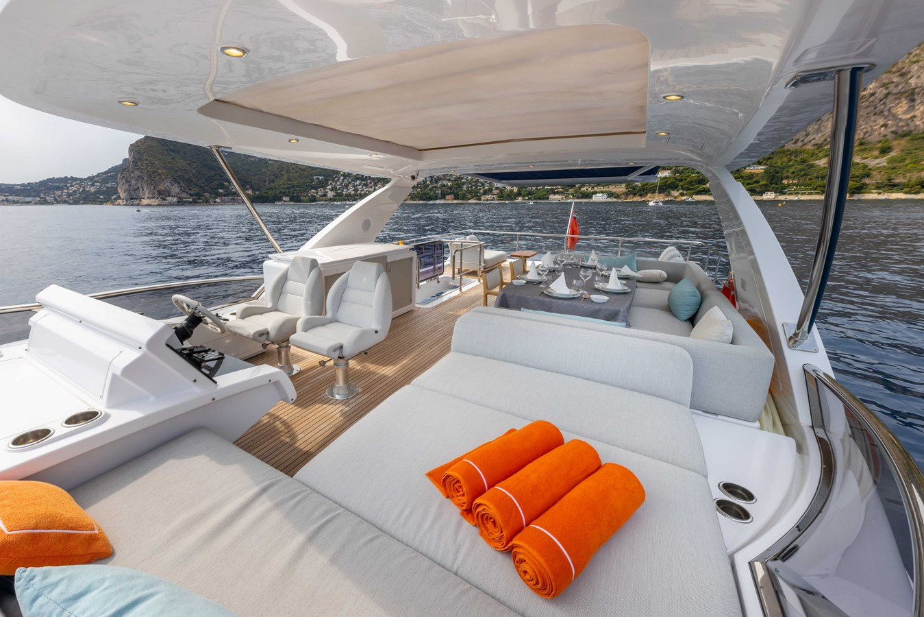 https://arconyachts.ams3.digitaloceanspaces.com/220654/conversions/large_4880825-optimize.jpg