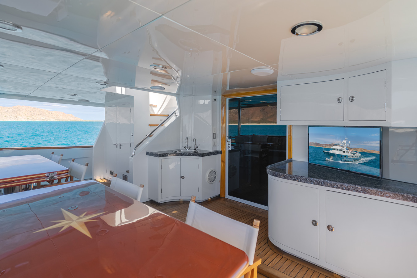 https://arconyachts.ams3.digitaloceanspaces.com/220829/conversions/large_4879739-optimize.jpg