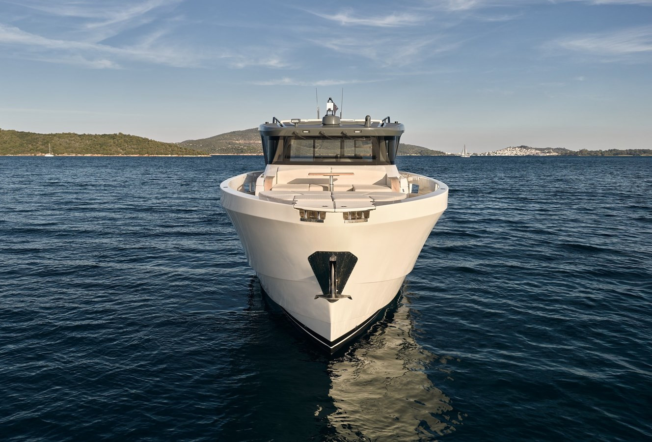 https://arconyachts.ams3.digitaloceanspaces.com/221000/conversions/large_4881909-optimize.jpg