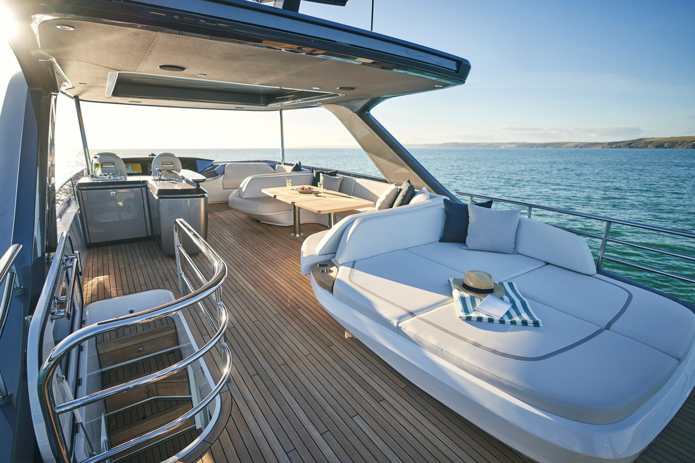 https://arconyachts.ams3.digitaloceanspaces.com/221018/conversions/large_4868788-optimize.jpg
