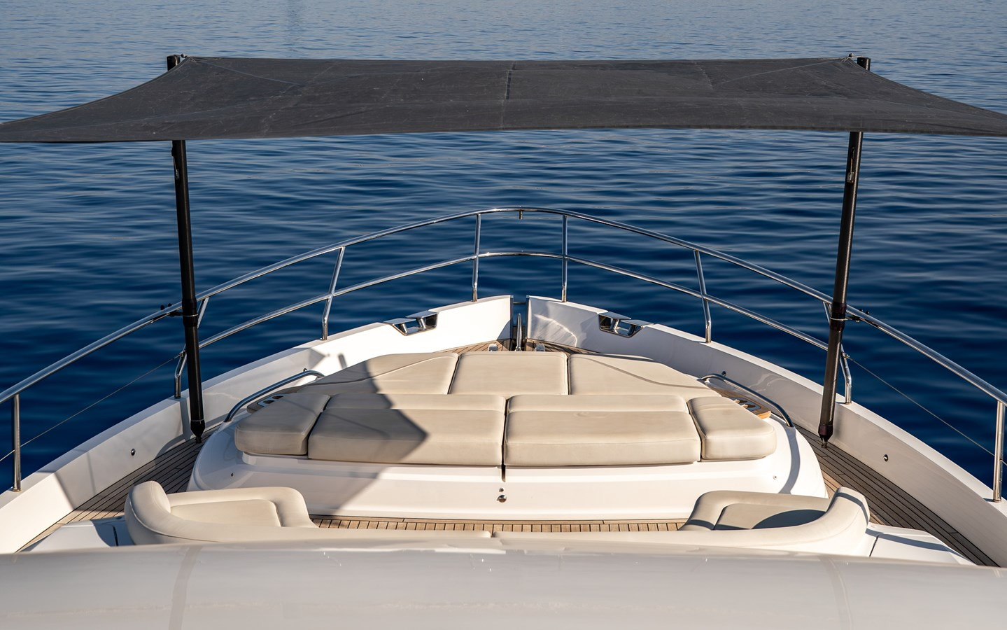 https://arconyachts.ams3.digitaloceanspaces.com/221037/conversions/large_4868812-optimize.jpg