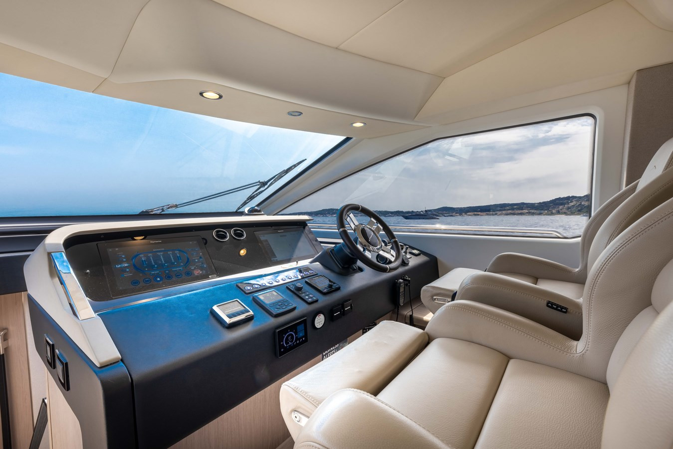 https://arconyachts.ams3.digitaloceanspaces.com/221038/conversions/large_4880877-optimize.jpg