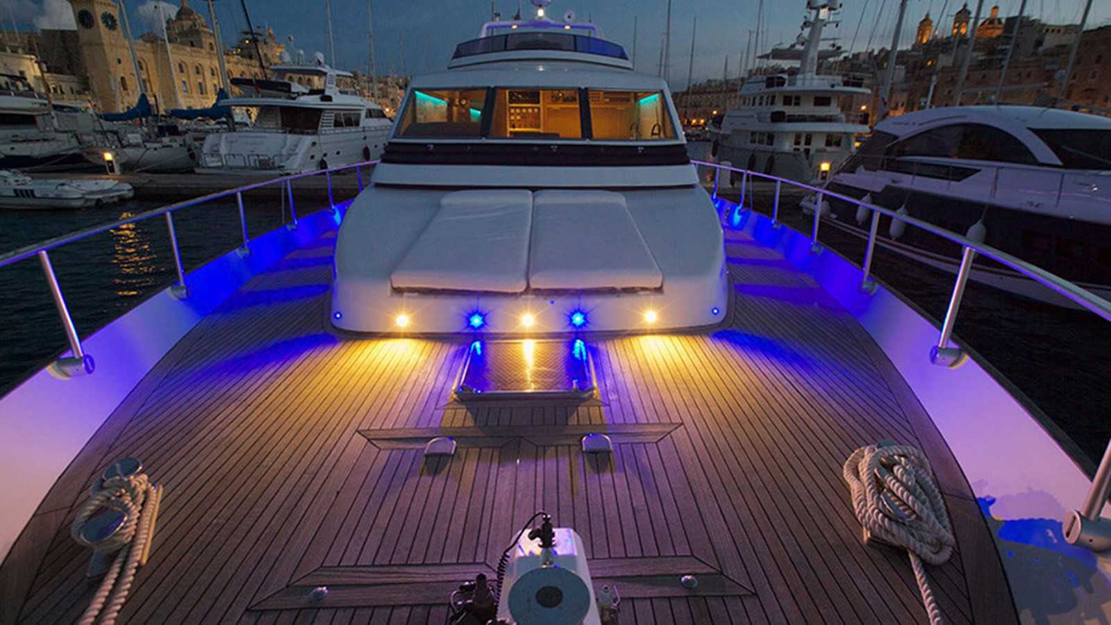 https://arconyachts.ams3.digitaloceanspaces.com/221064/conversions/large_4881482-optimize.jpg