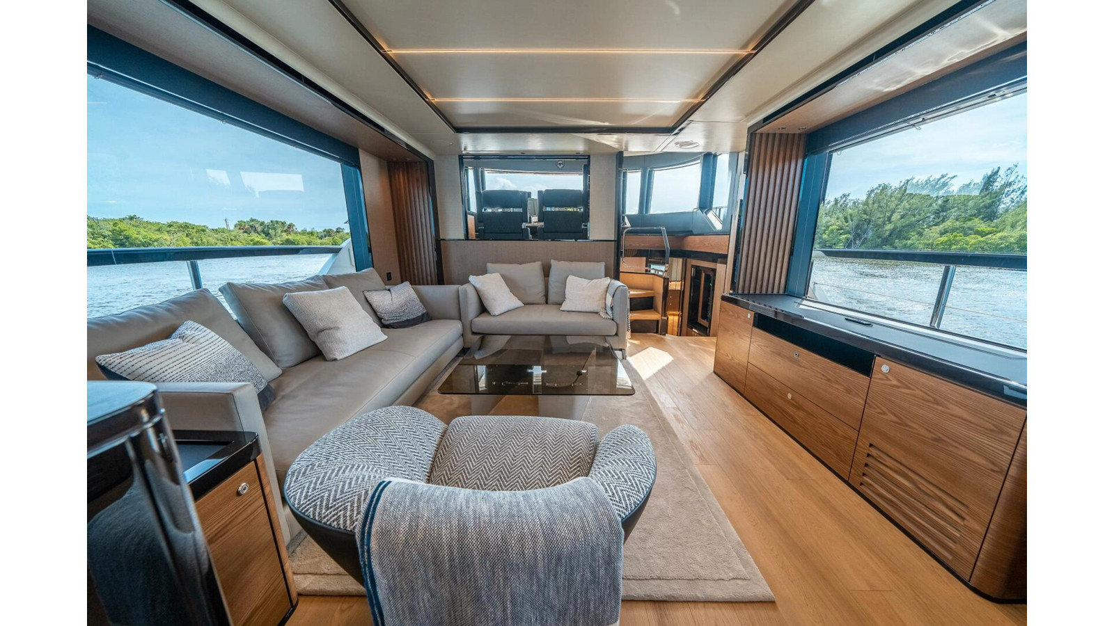https://arconyachts.ams3.digitaloceanspaces.com/221153/conversions/large_4884723-optimize.jpg
