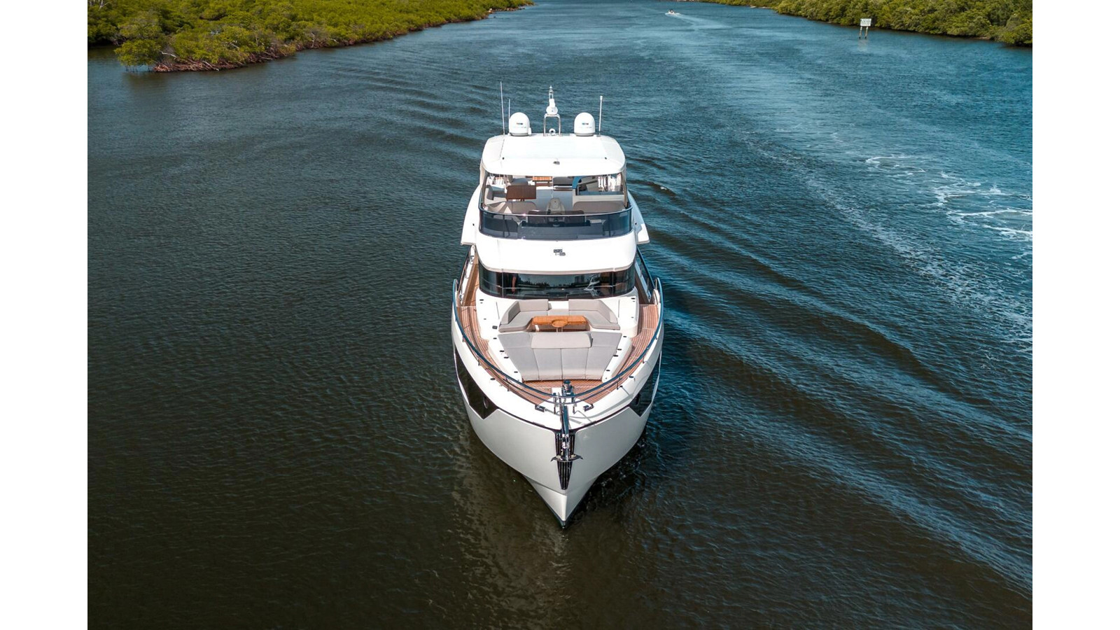 https://arconyachts.ams3.digitaloceanspaces.com/221159/conversions/large_4884726-optimize.jpg