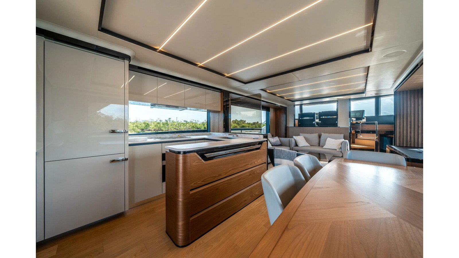 https://arconyachts.ams3.digitaloceanspaces.com/221171/conversions/large_4884734-optimize.jpg