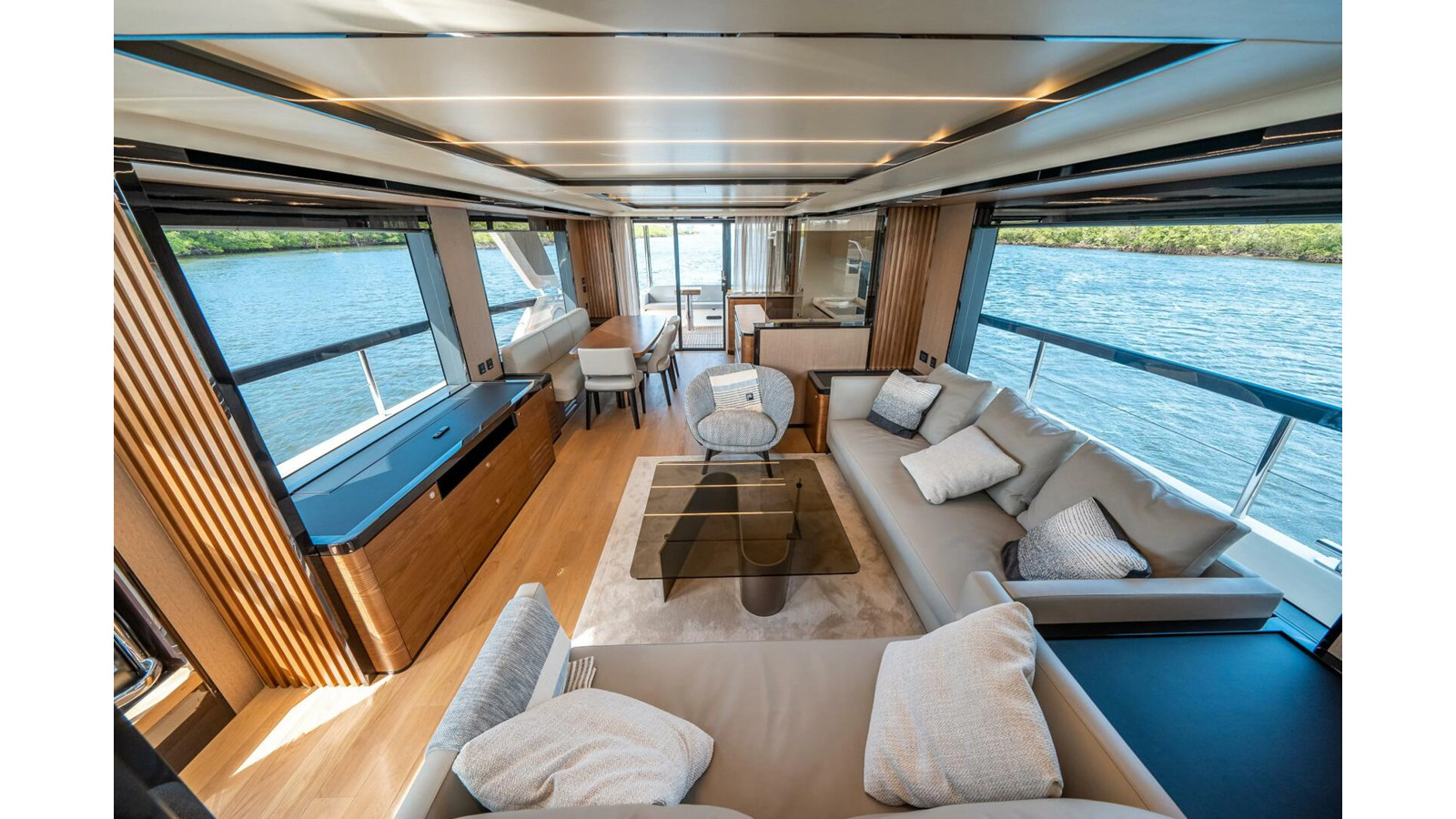 https://arconyachts.ams3.digitaloceanspaces.com/221175/conversions/large_4884738-optimize.jpg