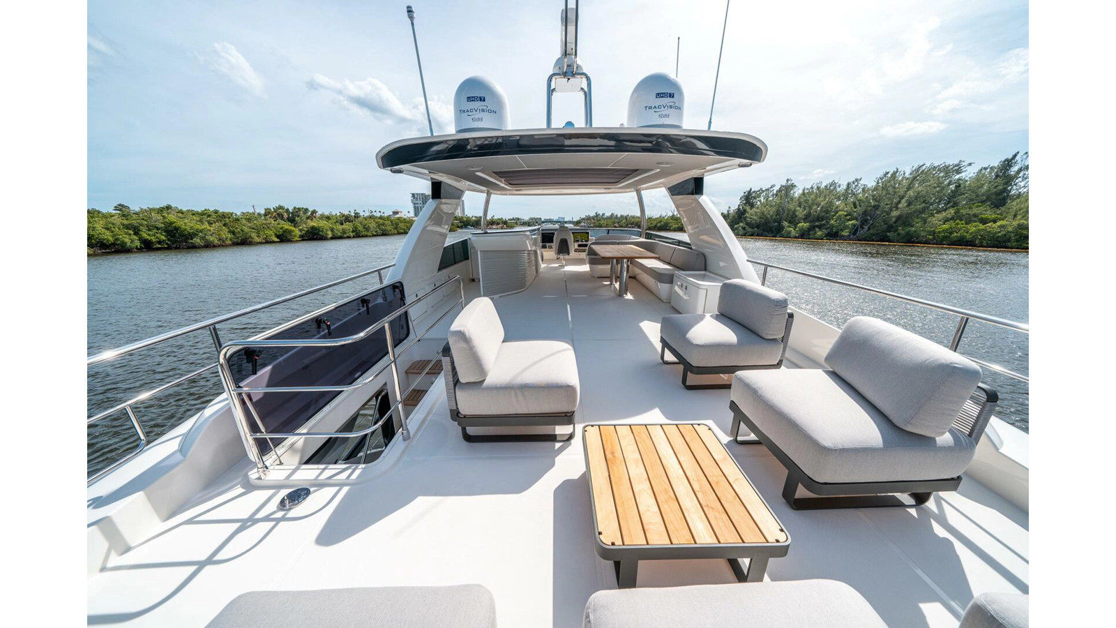 https://arconyachts.ams3.digitaloceanspaces.com/221183/conversions/large_4884746-optimize.jpg