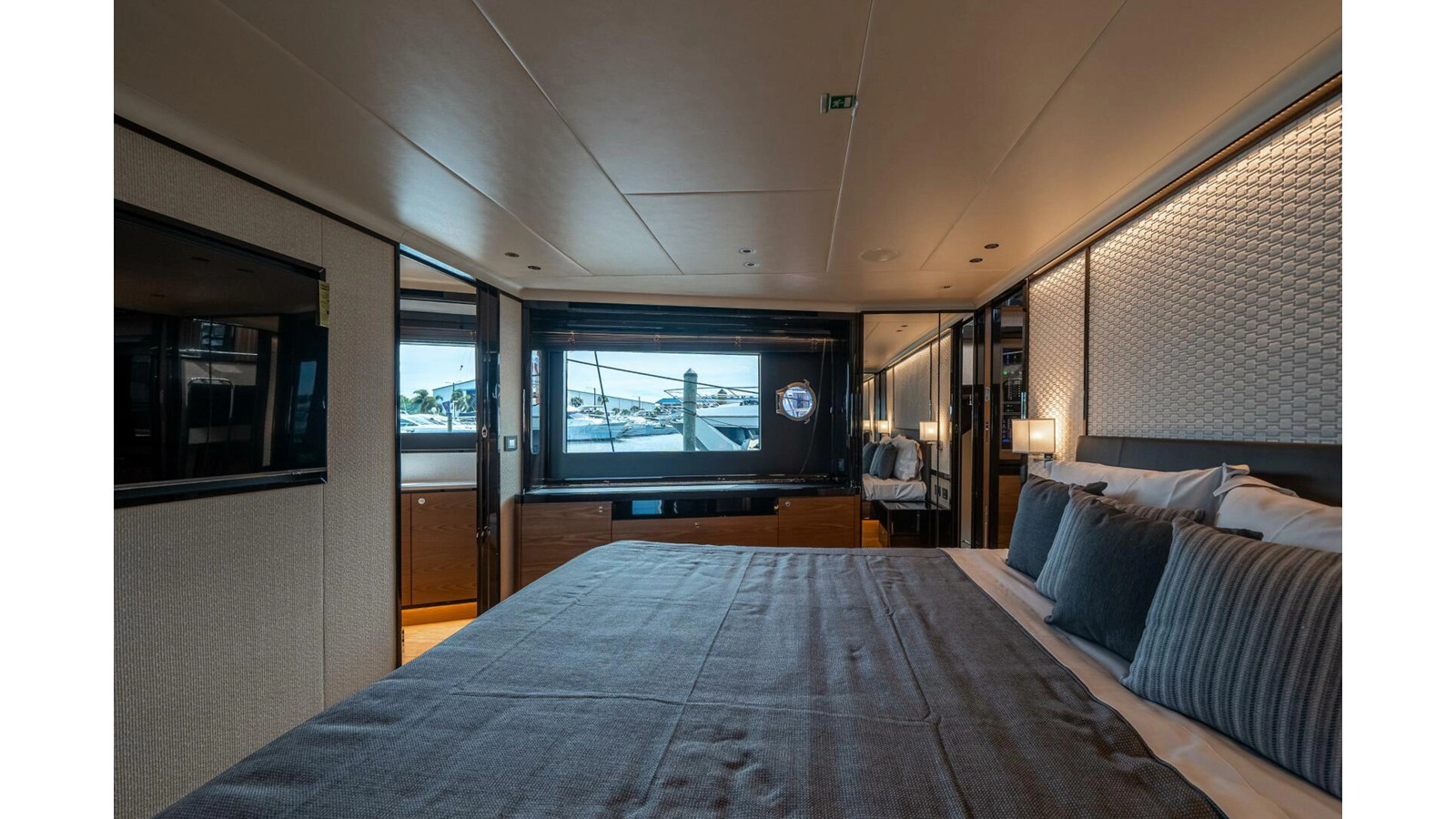 https://arconyachts.ams3.digitaloceanspaces.com/221186/conversions/large_4884749-optimize.jpg