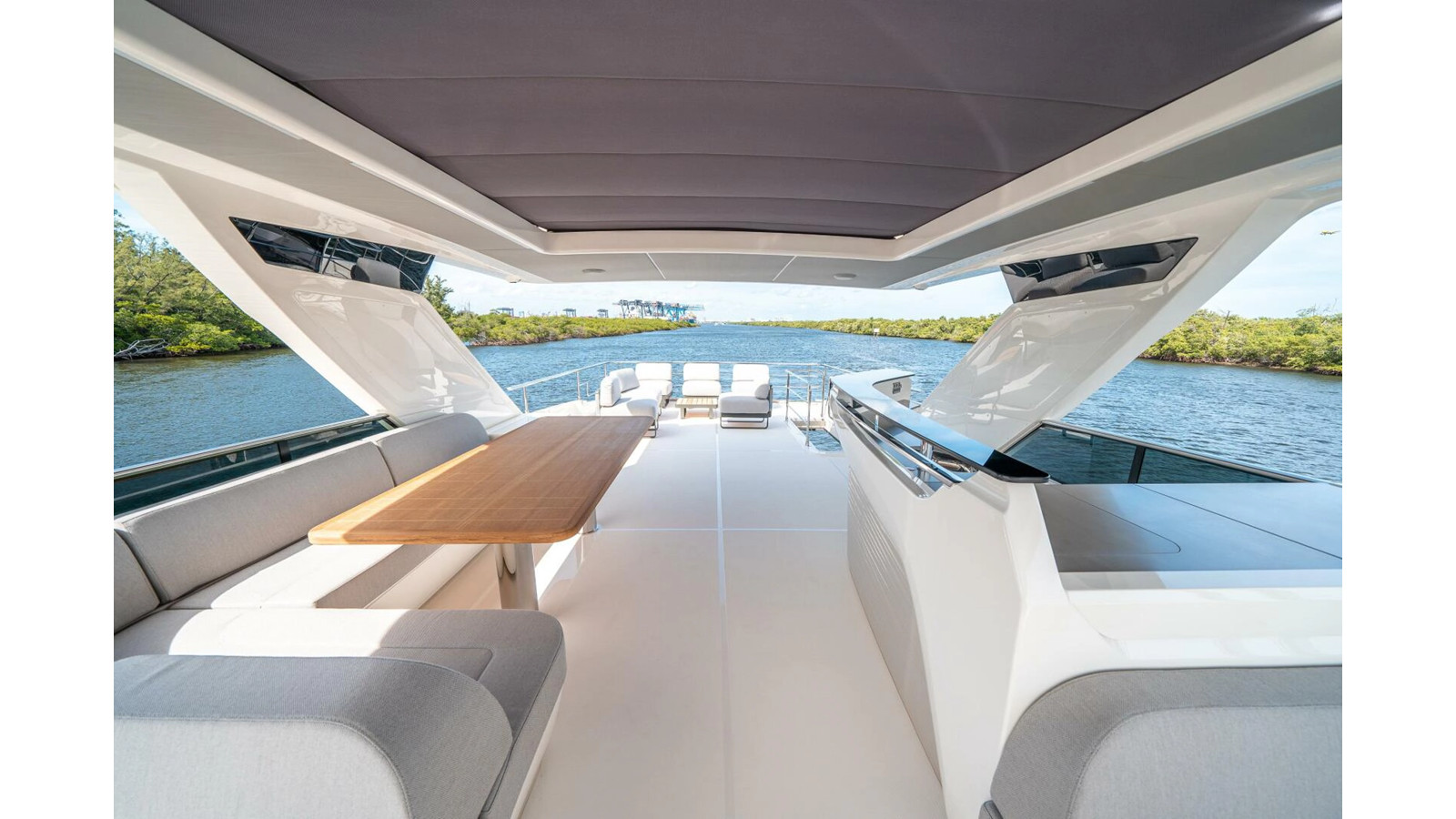 https://arconyachts.ams3.digitaloceanspaces.com/221191/conversions/large_4884753-optimize.jpg
