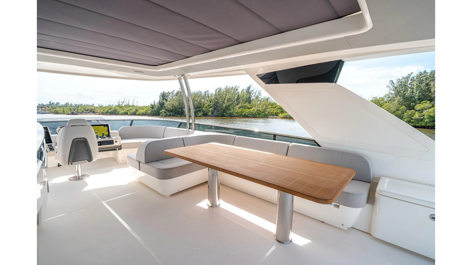 https://arconyachts.ams3.digitaloceanspaces.com/221195/conversions/large_4884755-optimize.jpg