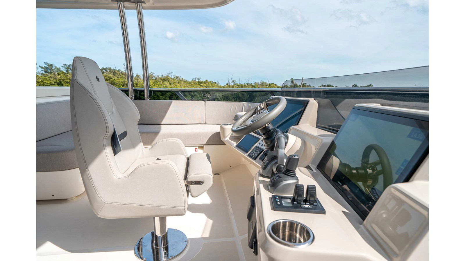 https://arconyachts.ams3.digitaloceanspaces.com/221200/conversions/large_4884757-optimize.jpg