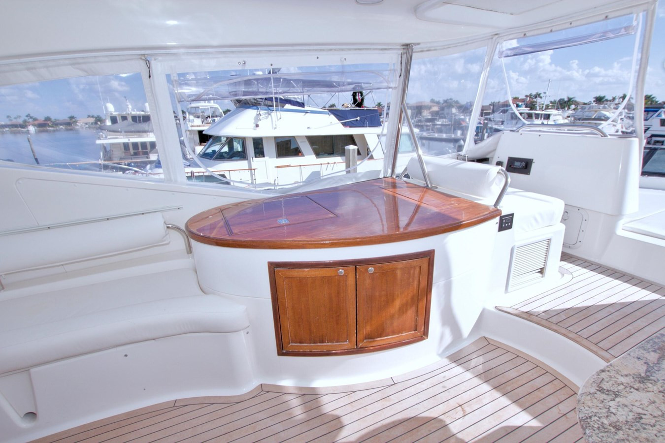 https://arconyachts.ams3.digitaloceanspaces.com/221288/conversions/large_4883937-optimize.jpg