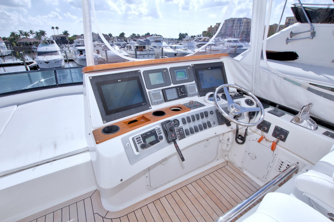 https://arconyachts.ams3.digitaloceanspaces.com/221295/conversions/large_4883941-optimize.jpg