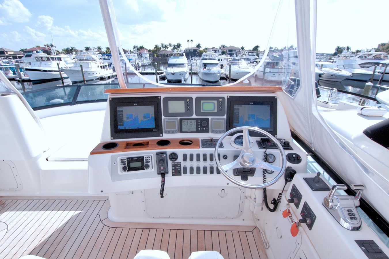 https://arconyachts.ams3.digitaloceanspaces.com/221297/conversions/large_4883942-optimize.jpg