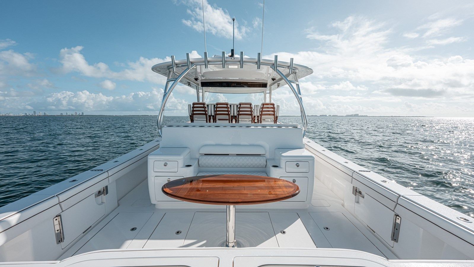 https://arconyachts.ams3.digitaloceanspaces.com/221447/conversions/large_4882939-optimize.jpg