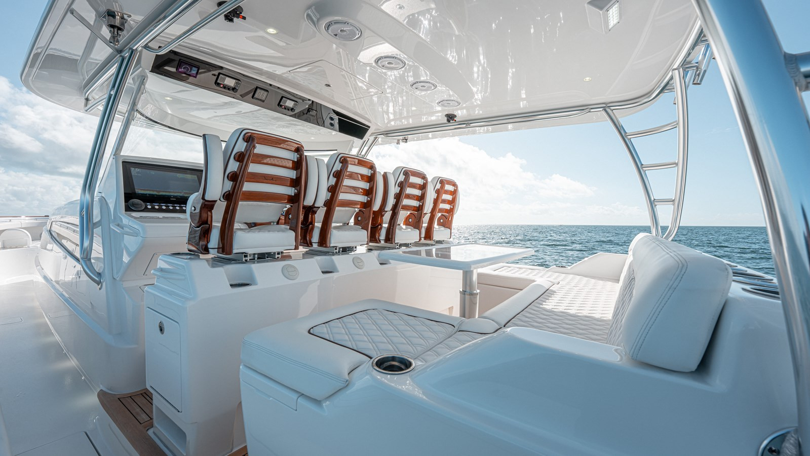https://arconyachts.ams3.digitaloceanspaces.com/221452/conversions/large_4882944-optimize.jpg